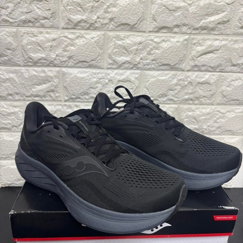 Saucony Men's Ride 18 Sneaker, Black/Shadow, 9.5 Wide.‎ new
